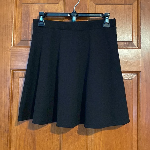 SHEIN Black Keyhole Back Mock Neck Crop Top & Skirt Set - Picture 7 of 10